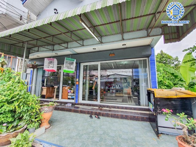 *****ทาวน์เฮ้าส์มือสอง ย่านบางแค ม.เศรษฐกิจ พุทธมณฑลสาย3 เนื้อที่กว้าง 28 ตร.ว. ฟังก์ชัน 3 ห้องนอน 2 ห้องน้ำ ภายในสภาพสวย กว้างขวางพื้นที่ใช้สอยเยอะ ตั้งบนทำเลแห่งการเดินทาง ใกล้ส่วนต่อขยายรถไฟฟ้าสายสีน้ำเงิน "สถานีหลักสอง" และทางด่วน "ศรีรัช" จองเลย!